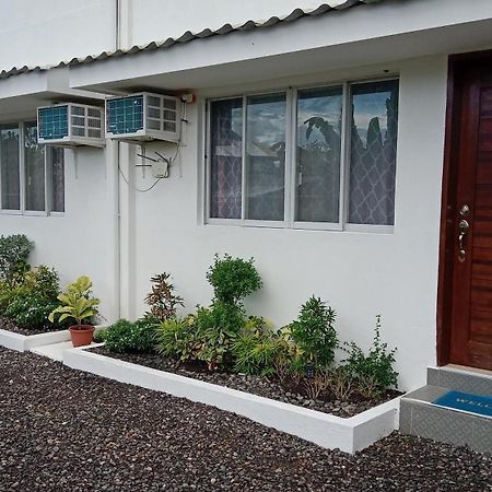 Bernis Hostel Moalboal Exterior foto