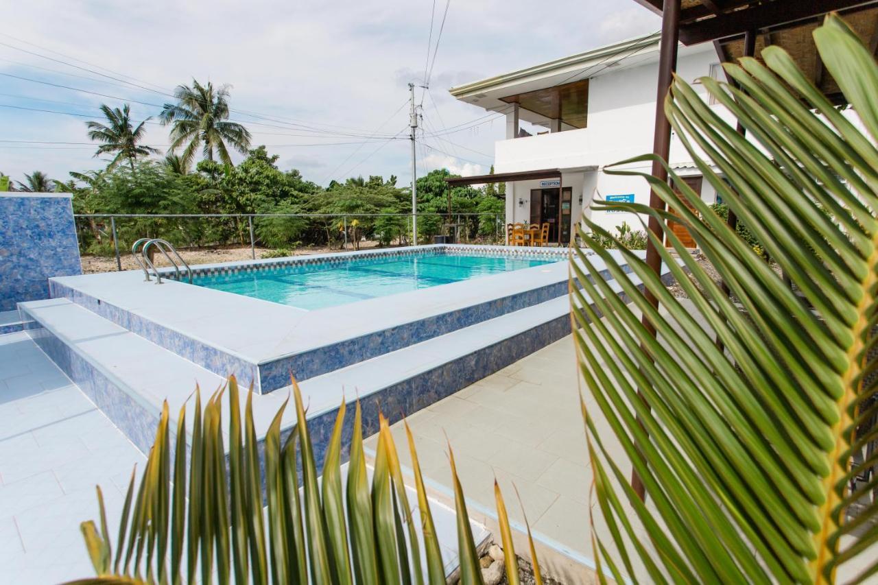 Bernis Hostel Moalboal Exterior foto