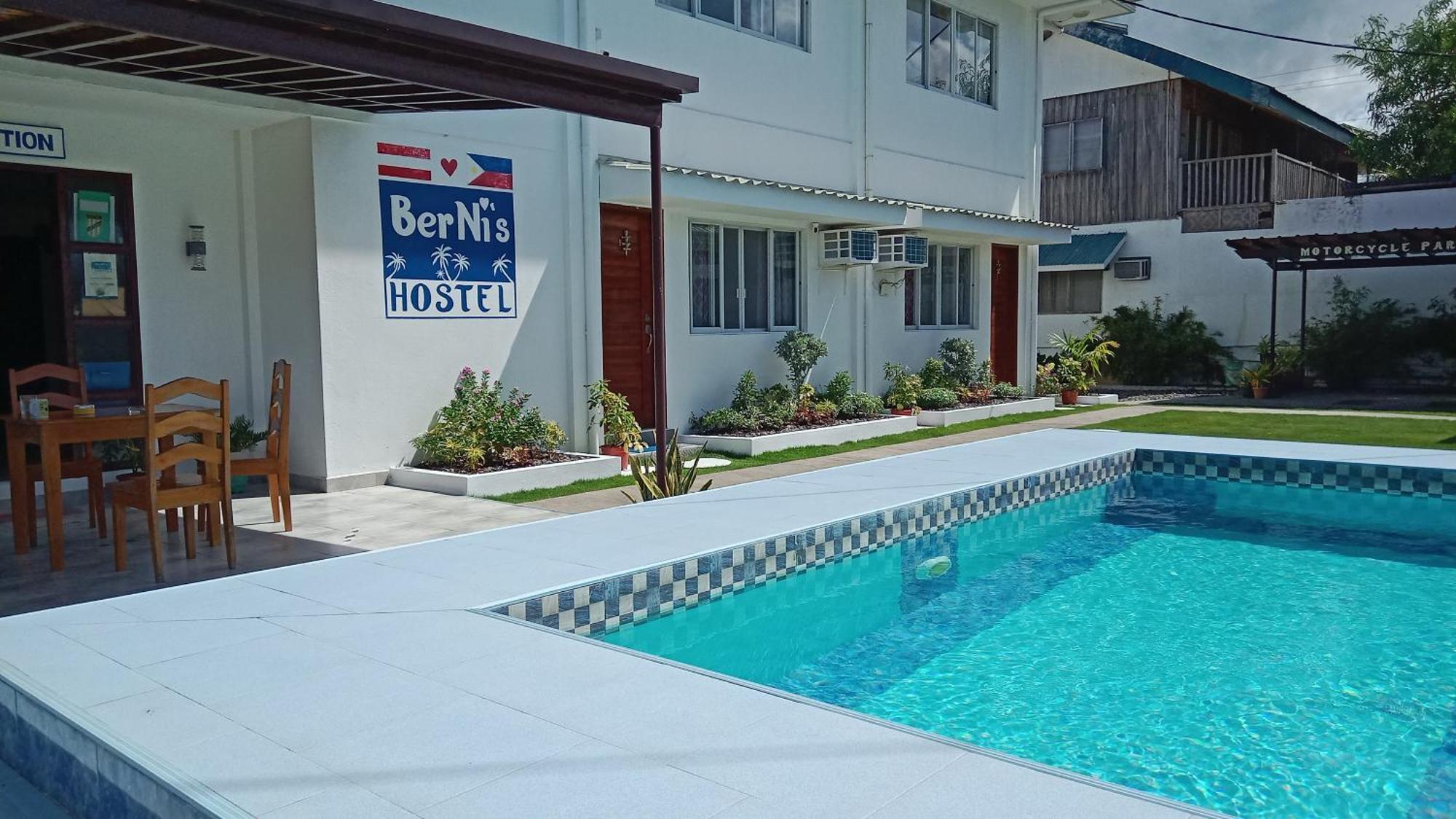 Bernis Hostel Moalboal Exterior foto