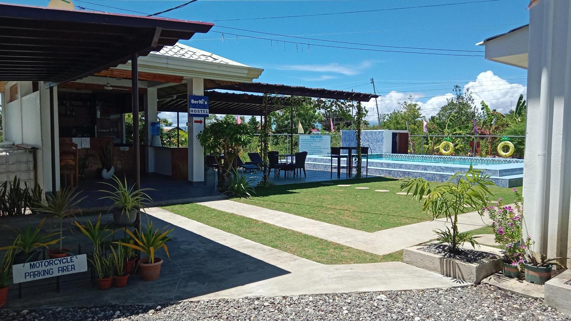 Bernis Hostel Moalboal Exterior foto